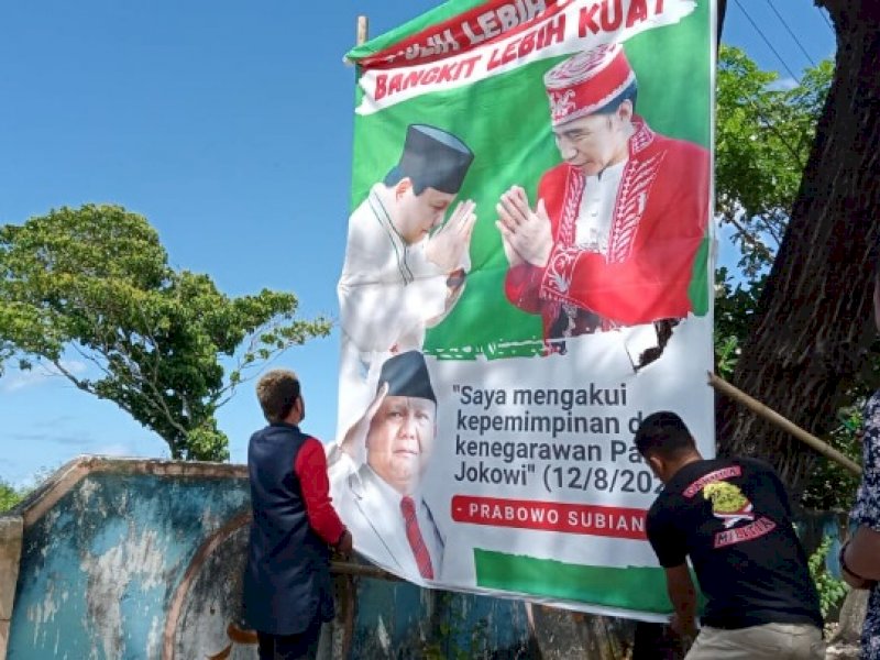 Baliho bergambar Prabowo Subianto-Joko Widodo yang tersebar di Bulukumba. 