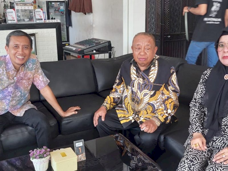 Zainuddin Hasan (tengah) 