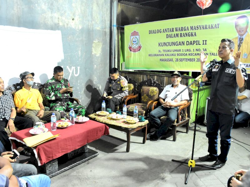 Abdul Wahab Tahir menerima warga pada kunjungan dapil II, Jalan Teuku Umar 1, Lorong 1, Kelurahan Kaluku Bodoa, Kecamatan Tallo, Rabu (28/9/2022).