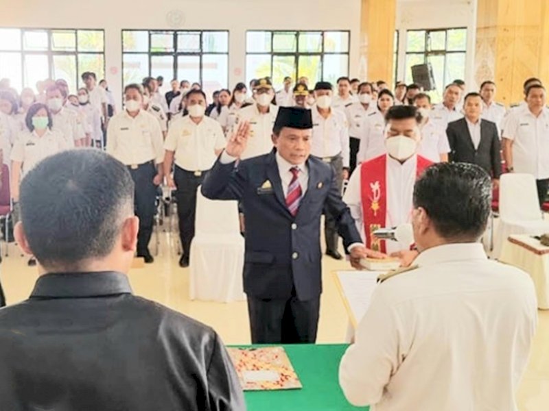 Salvius Pasang dilantik menjadi Sekretaris Daerah (Sekda) Kabupaten Toraja Utara, Rabu (28/9/2022).