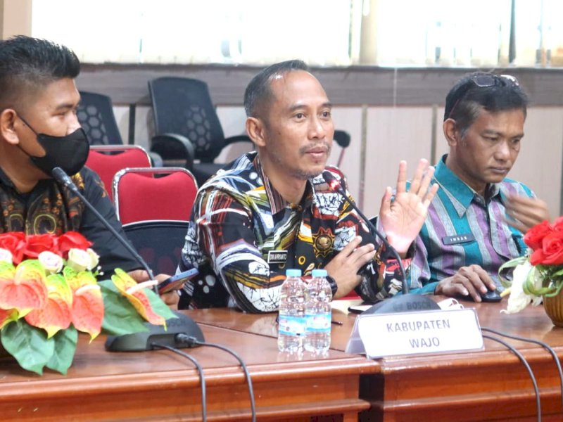 Kepala Dinas Kominfotik Wajo, Dwi Apryanto, Kamis (29/9/2022), memaparkan berbagai implementasi melalui kolaborasi serta inovasi KIP Wajo