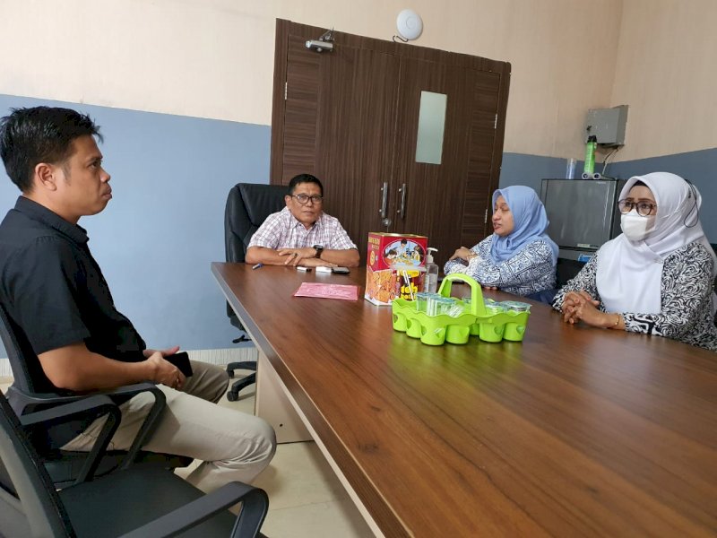 Kadis DP3A Kota Makassar Achi Soleman koordinasi dengan Diknas Makassar terkait 15 anak putus sekolah korban radikalisme. (Foto: Nurjannah)
