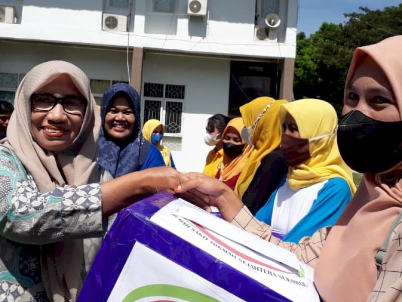 Lima kelompok Perempuan Kepala Keluarga (PEKKA) di Kabupaten Luwu Utara menerima bantuan dari Pemerintah Kabupaten Luwu Utara.