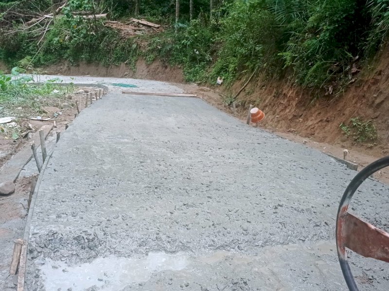 Proyek yang diduga menggunakan material pasir campur lumpur. 