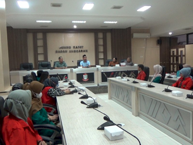 Ketua DPRD Makassar Rudianto Lallo memberikan motivasi kepada puluhan mahasiswa dari berbagai Universitas di Makassar yang melaksanakan Kuliah Kerja Profesi (KKP) di Sekretariat DPRD Makassar.