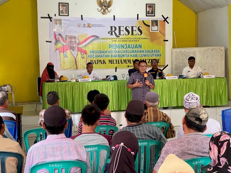 Muhammad Fauzi saat reses memperkenalkan program Kotaku di Lutra.