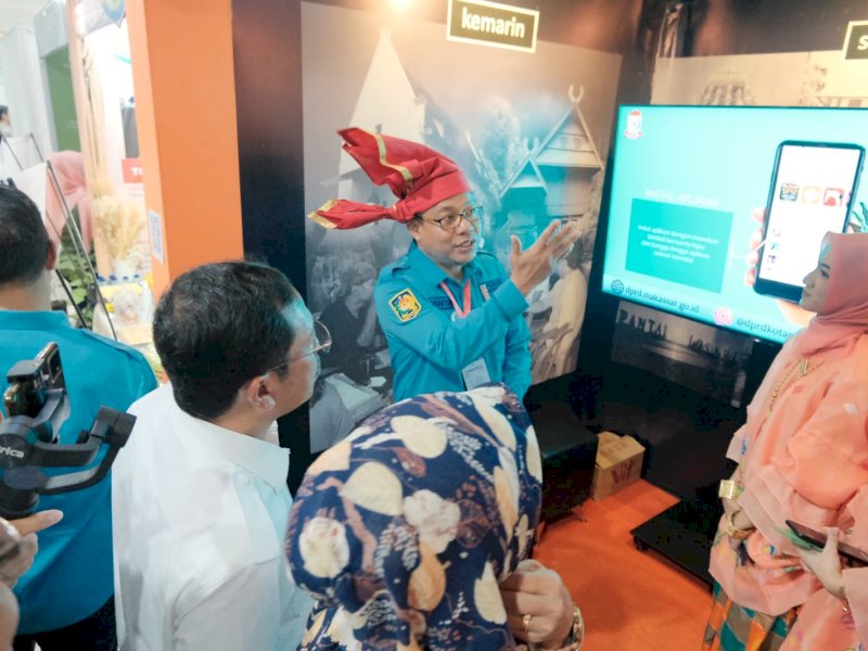 Sekwan DPRD Makassar Dahyal memperkenalkan aplikasi e-Ro'ta.