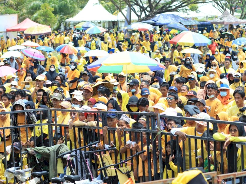 Jalan sehat Partai Golkar Lutra diikuti 42.000 peserta.
