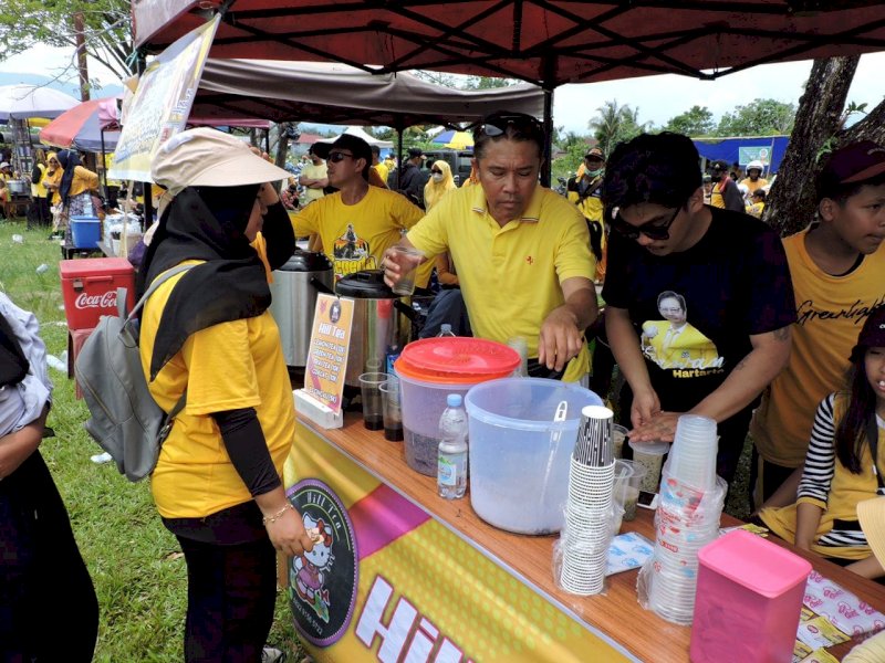 UMKM ikut bergairah saat pelaksanaan jalan sehat Golkar di Lutra.