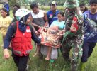 Momen Heroik Babinsa-PMI di Polman, Tandu Ibu Hamil 1 Km dan Terjang Banjir