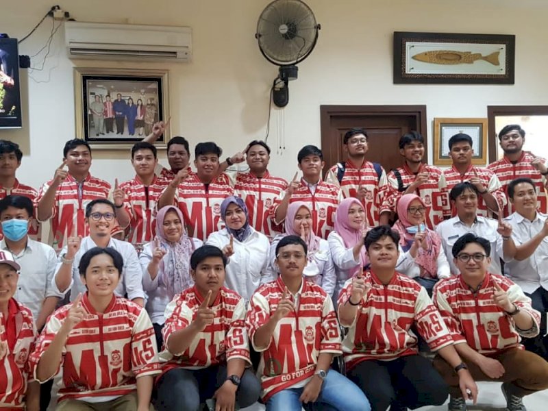 Para atlet dan ofisial tim softball Makassar yang akan berlaga dia ajang Porprov.