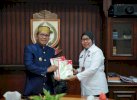 BPN Serahkan 9 Sertifikat Ke Pemkot Makassar, Danny Sebut akan Percepat Program 