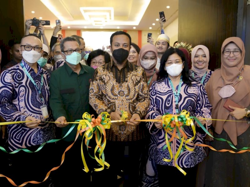 Gubernur Sulsel Sudirman Sulaiman membuka kongres Nasional PDS Patologi Klinik dan Kedokteran Laboratorium Indonesia di Ballroom Sandeq Hotel Claro, Makassar.