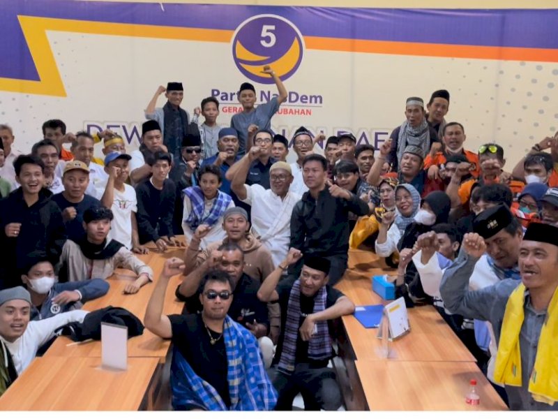 Partai NasDem menyambut kedatangan tokoh yang akan mendaftar sebagai caleg NasDem.