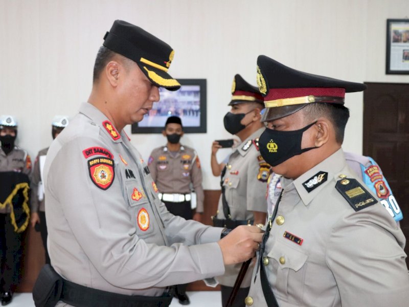 Kapolres Soppeng AKBP Santiaji Kartasasmita memimpin sertijab Kapolsek Marioriwawo.
