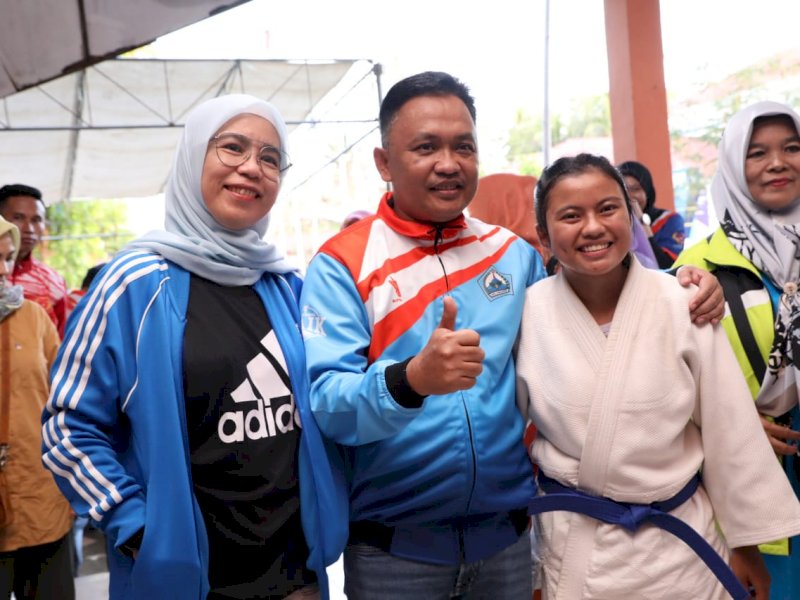 Bupati Bantaeng Ilham Azikin bersama atlet judo yang tampil di Porprov Sulsel.