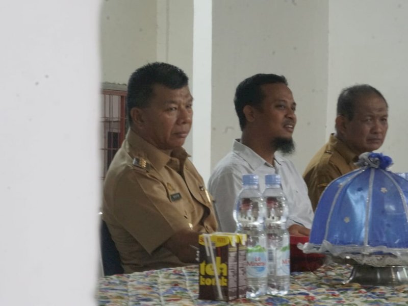 Bupati Bulukumba Muchtar Ali Yusuf mendampingi Gubernur Sulsel Sudirman Sulaiman.