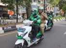 Pekan Keenam Ojol Day, Danny Pomanto Naik Grab Menuju Dukcapil
