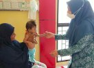 TP-PKK Lutra Beri Bantuan Tambahan Makanan Balita Gizi Buruk di Desa Sidomukti