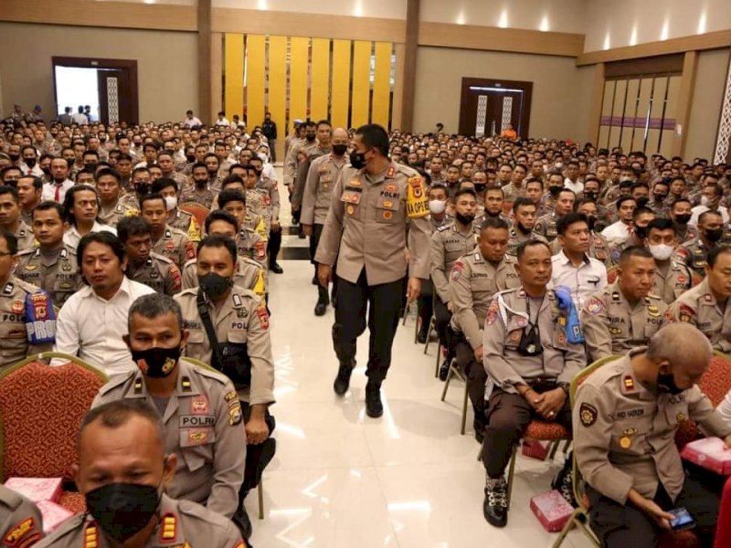 Kapolres Bone AKBP Ardyansyah mengumpulkan personel jajaran. 