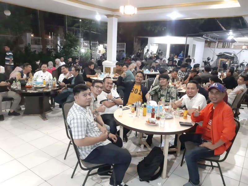Rudianto Lallo mengumpulkan para calon pengurusnya di Rumah Jabatan Ketua DPRD Kota Makassar. 