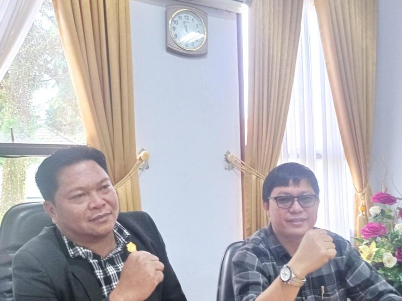 Ketua DPRD Tator Welem Sambolangi dan Wakil Ketua DPRD Yohanes Lintin Paembonan.