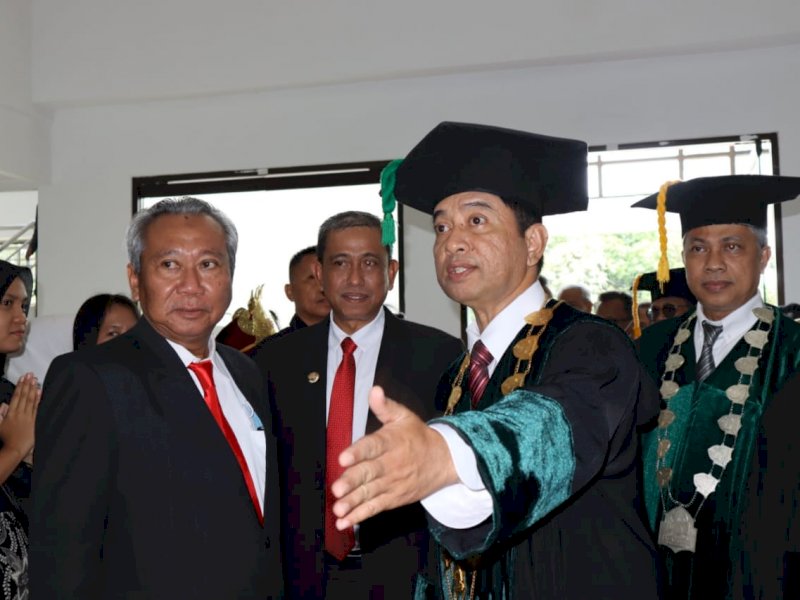 Prof Andi Sukri Syamsuri usai dikukuhkan sebagai Guru Besar Tetap pada Universitas Islam Negeri Alauddin Makassar.
