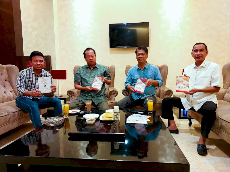 Pendiri Yayasan Anak Rakyat Indonesia sekaligus penggagas bedah buku Aldera di Makassar, Rudianto Lallo, Selasa (08/10/2022). 