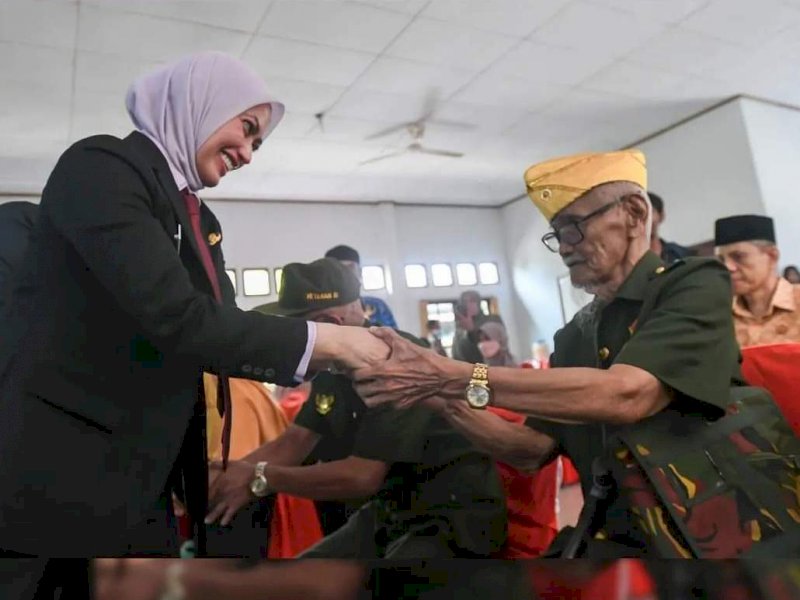 Malam ramah tamah Bupati Lutra Indah Putri Indriani dengan para veteran.