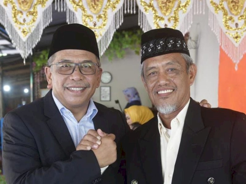 Ilham Arief Sirajuddin salam komando dengan eks Sekda Luwu Saiful Alam.