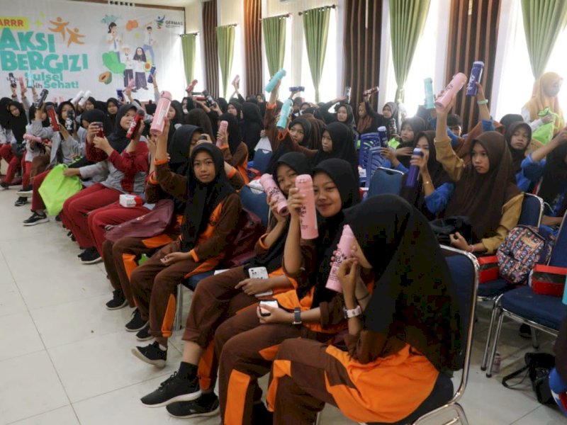 Aksi Bergizi di Lutra yang diikuti 180 pelajar. 