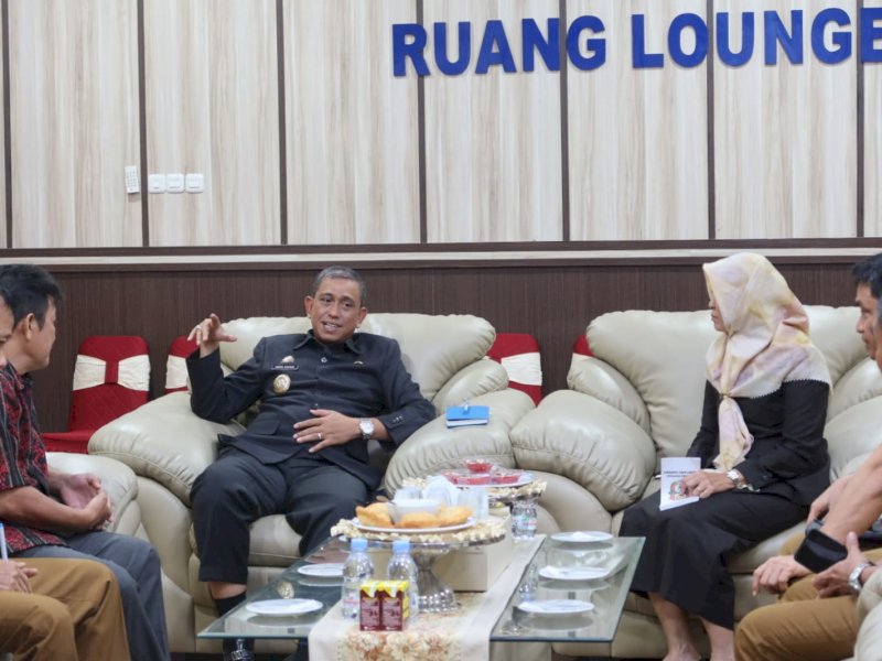 Bupati Wajo, Amran Mahmud, memimpin rapat koordinasi (rakor) persiapan keikutsertaan Wajo. Rapat digelar di Lounge Kantor Bupati Wajo, Selasa (22/11/2022).