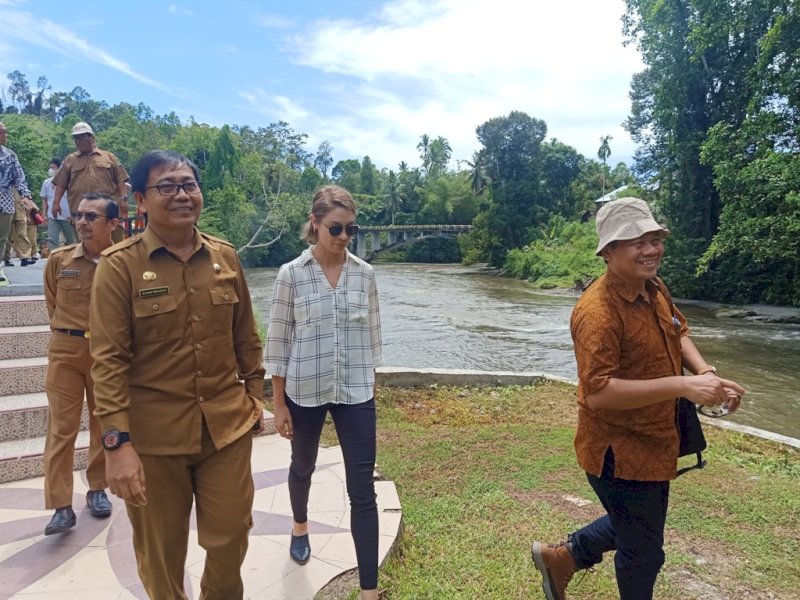 Pastikan Program Berjalan Baik, Wabup Lutra-Tim USAID Kunjungi Desa Pincara 
