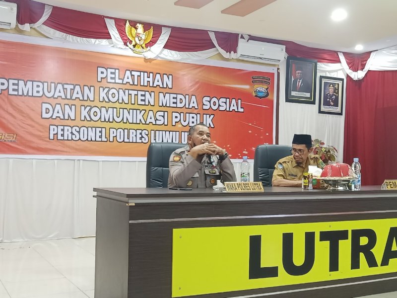 Pelatihan konten medsos dan komunikasi publik di Polres Lutra.