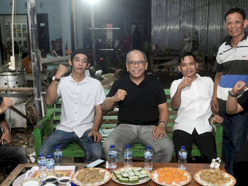 Ilham Arief Sirajuddin diapit tokoh pemuda Takalar.