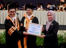 IDP Dianugerahi Penghargaan Sebagai Tokoh Peduli Pengembangan SDM Aparatur