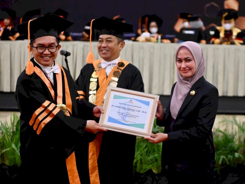 Bupati Luwu Utara, Indah Putri Indriani dianugerahi penghargaan tokoh peduli pengembangan Kompetensi SDM Aparatur