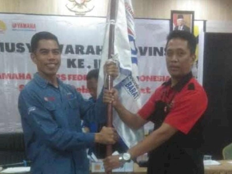 Joan Andalus (kanan) terpilih menjadi Ketua Umum Komunitas Bikers Yamaha Riders Federation Indonesia (YRFI).