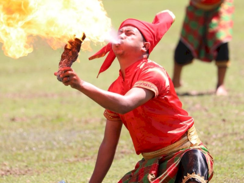 Peragaan tarian budaya mewarnai Bantaeng Run 10K.