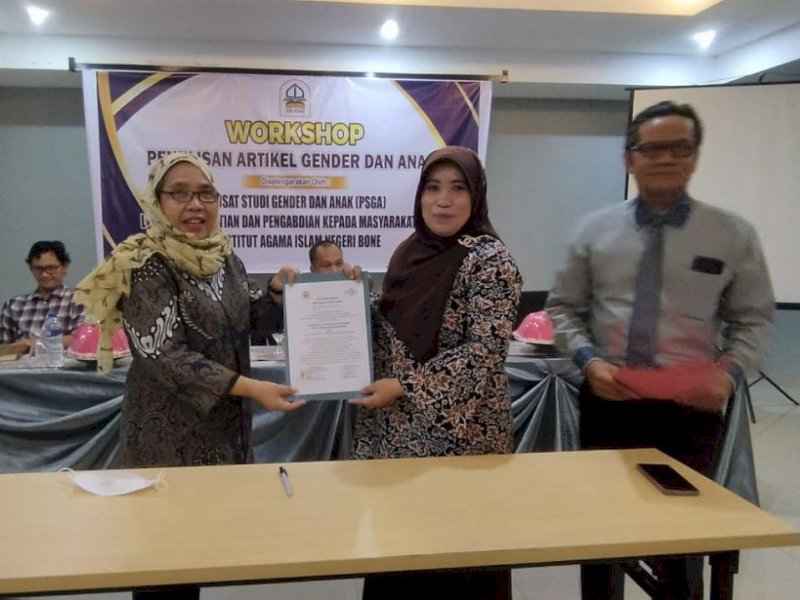 Pusat Studi Gender dan Anak (PSGA) Lembaga Pusat Penelitian Dan Pengabdian Pada Masyarakat (LPPM) IAIN Bone
menggelar workshop penulisan artikel gender