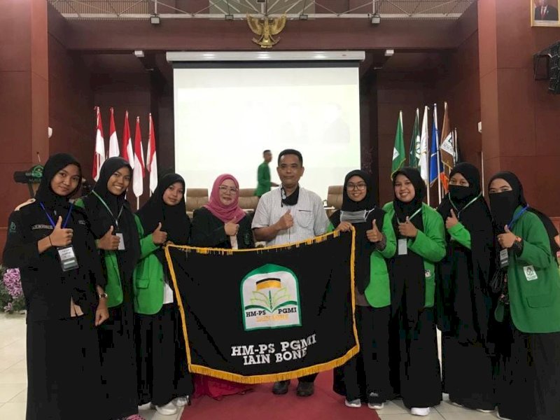 Mahasiswa Prodi PGMI IAIN Bone meraih juara umum 3 pada ajang Pekan Ilmiah Antar Mahasiswa PGMI (PINTARMI) se-Indonesia.