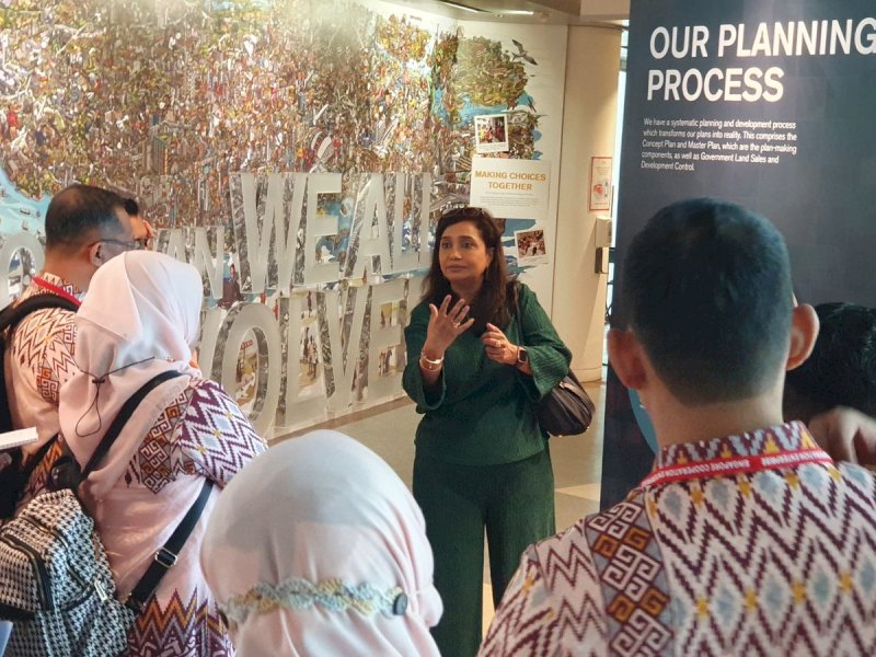 Danny Pomanto usai mengunjungi Urban Redevelopment Authority (URA) bersama ASN Pemkot Makassar.
