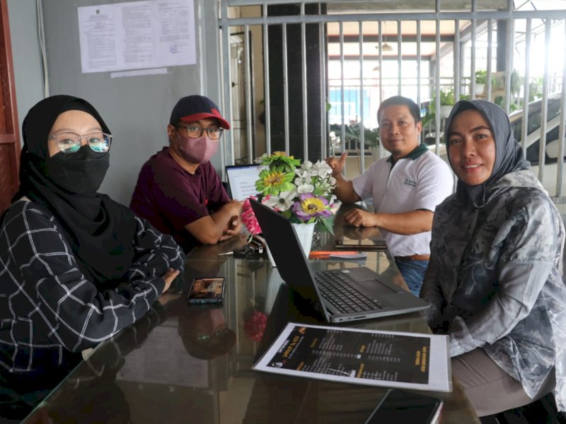 Pertemuan dengan perwakilan Dinas Kesehatan dan Dinas Kominfo-SP, belum lama ini, di Warkop Dg Azis, Masamba.