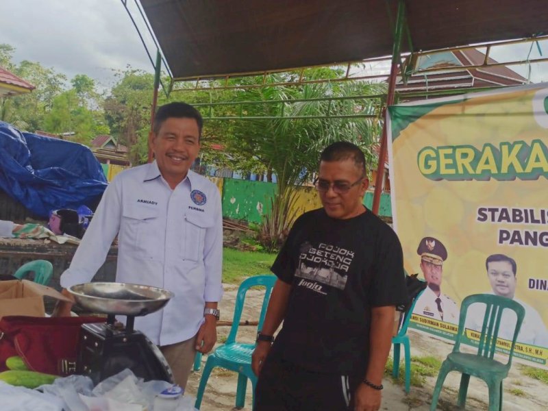 Sekretaris Daerah (Sekda) Kabupaten Luwu Utara Armiadi memantau pelaksanaan Gelar Pangan Murah.