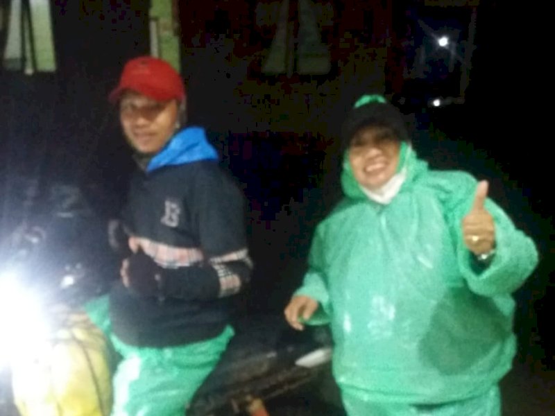 Tim Dinkes  Lutra menyisir wilayah Seko untuk mmberi pelayanan kesehatan.