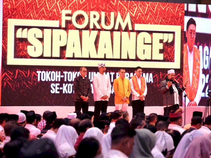 Forum Sipakainge menghadirkan tokoh lintas agama.