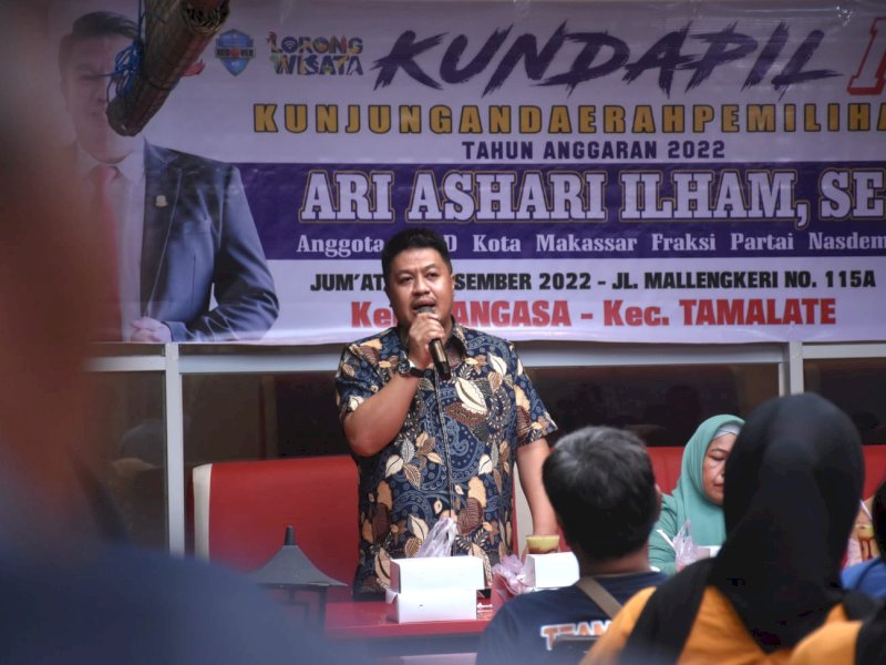 Anggota DPRD Kota Makassar Ari Ashari Ilham saat kunjungan dapil di Tanjung Merdeka Makassar. 