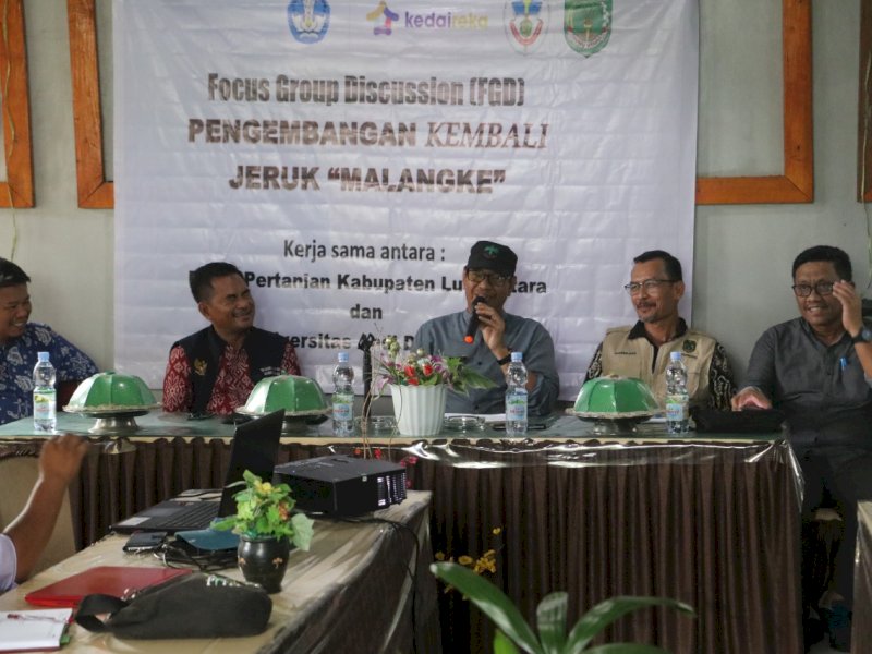 Focus Group Discussion (FGD) Pengembangan Kembali Jeruk Malangke, Jumat (23/12/2022), di Warkop Daeng Azis Masamba.