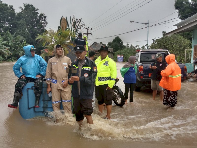 5 Kecamatan di Wajo Terdampak Banjir-Angin Kencang, Bantuan Mulai Disalurkan
