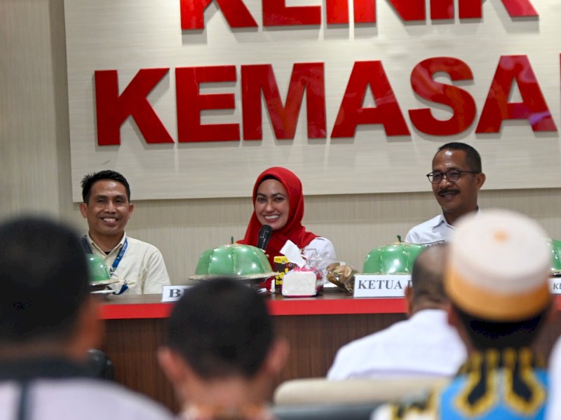 Bupati Luwu Utara Indah Putri Indriani meresmikan Klinik Kemasan di Kelurahan Baliase, Kecamatan Masamba, Jumat (30/12/2022)